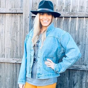 Light Jean jacket with pockets